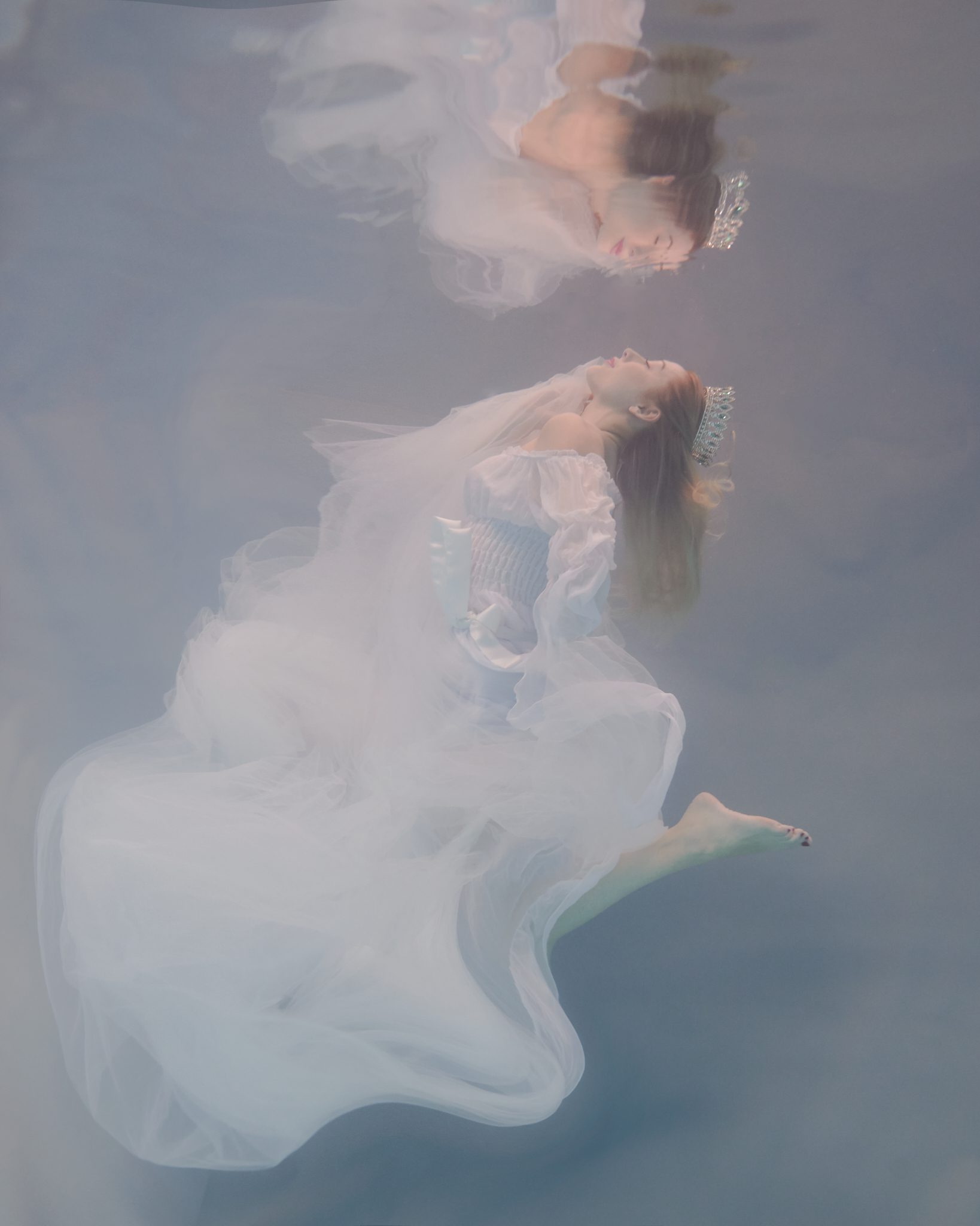 ashley powell, underwater, miss scuba uk, grey background, crown, floating, underwater photoshoot